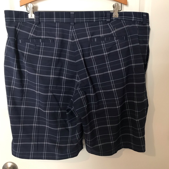 Nike DRI FIT Golf Shorts - Picture 2 of 3
